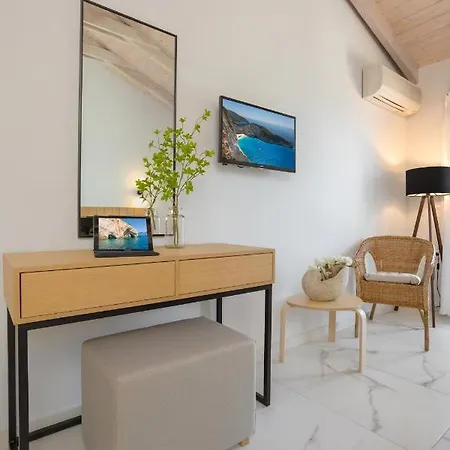 Kouros Hill Xirokástellon