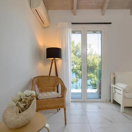 Kouros Hill Apart-hotel *