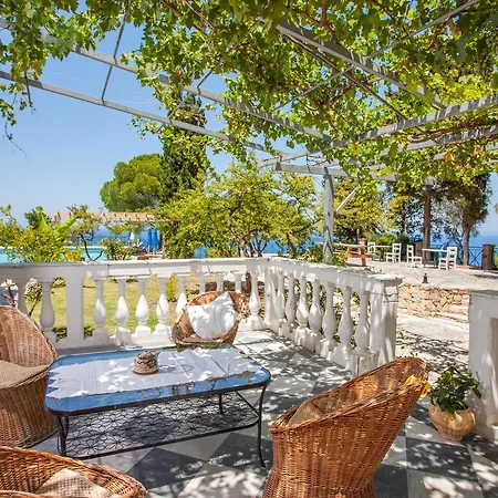 Kouros Hill Xirokástellon