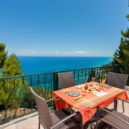 Kouros Hill Aparthotel Xirokástellon