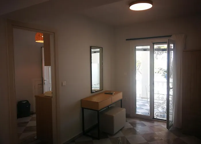 Aparthotel Kouros Hill Xirokástellon