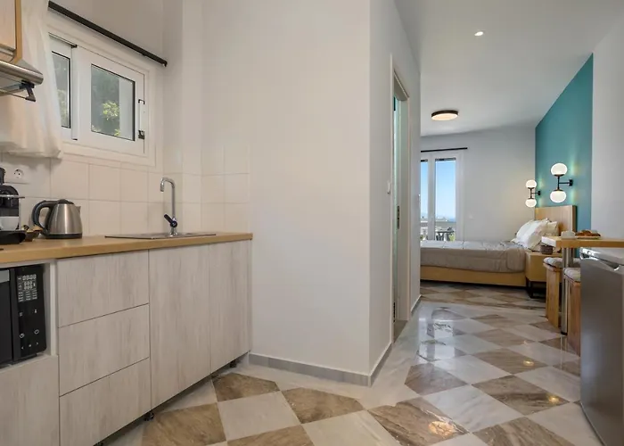 Kouros Hill * Xirokástellon