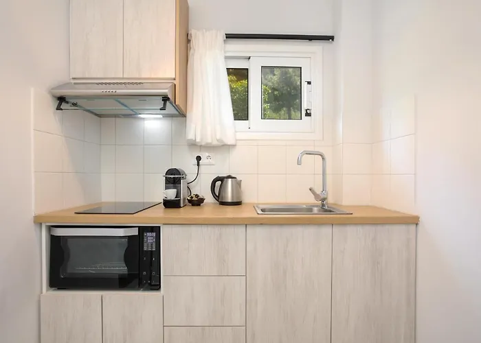 Kouros Hill Xirokástellon