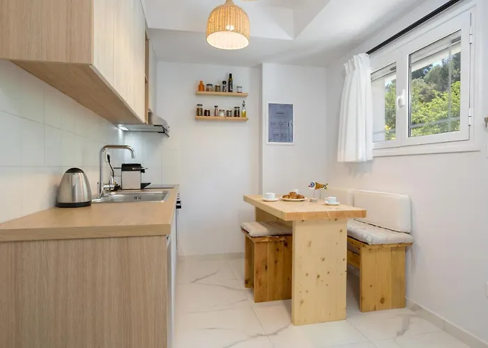 Kouros Hill * Xirokástellon