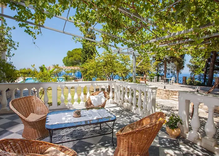 Kouros Hill Xirokástellon