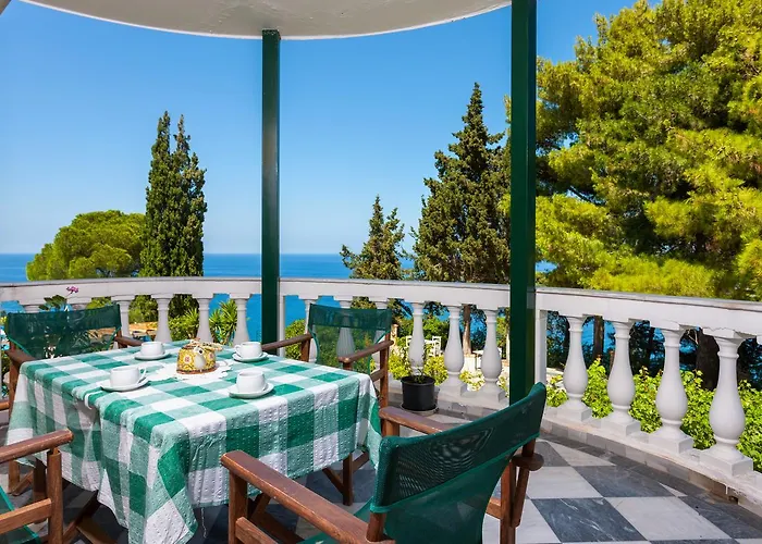 Kouros Hill Aparthotel Xirokástellon