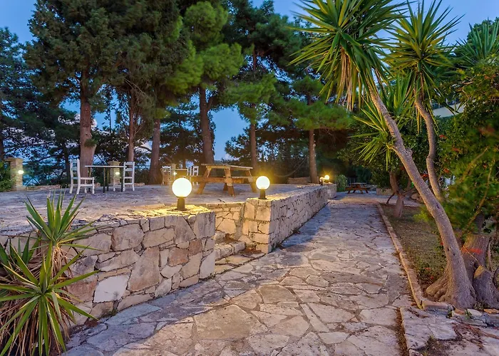 Kouros Hill * Xirokástellon