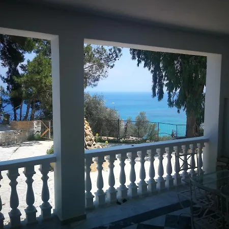 Kouros Hill Xirokástellon